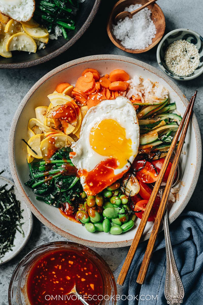 Summer vegetable bibimbap with sunny side egg and chili sauce