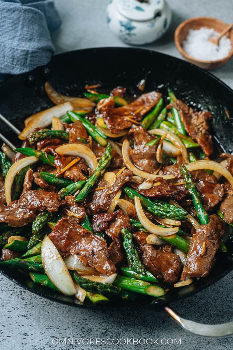 Beef stir fried with asparagus and onion in a brown sauce