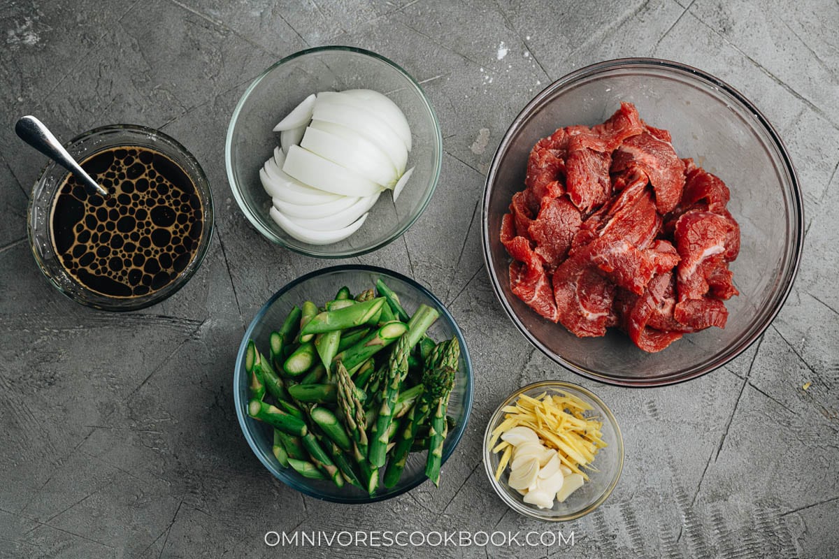Ingredients for making beef with oyster sauce