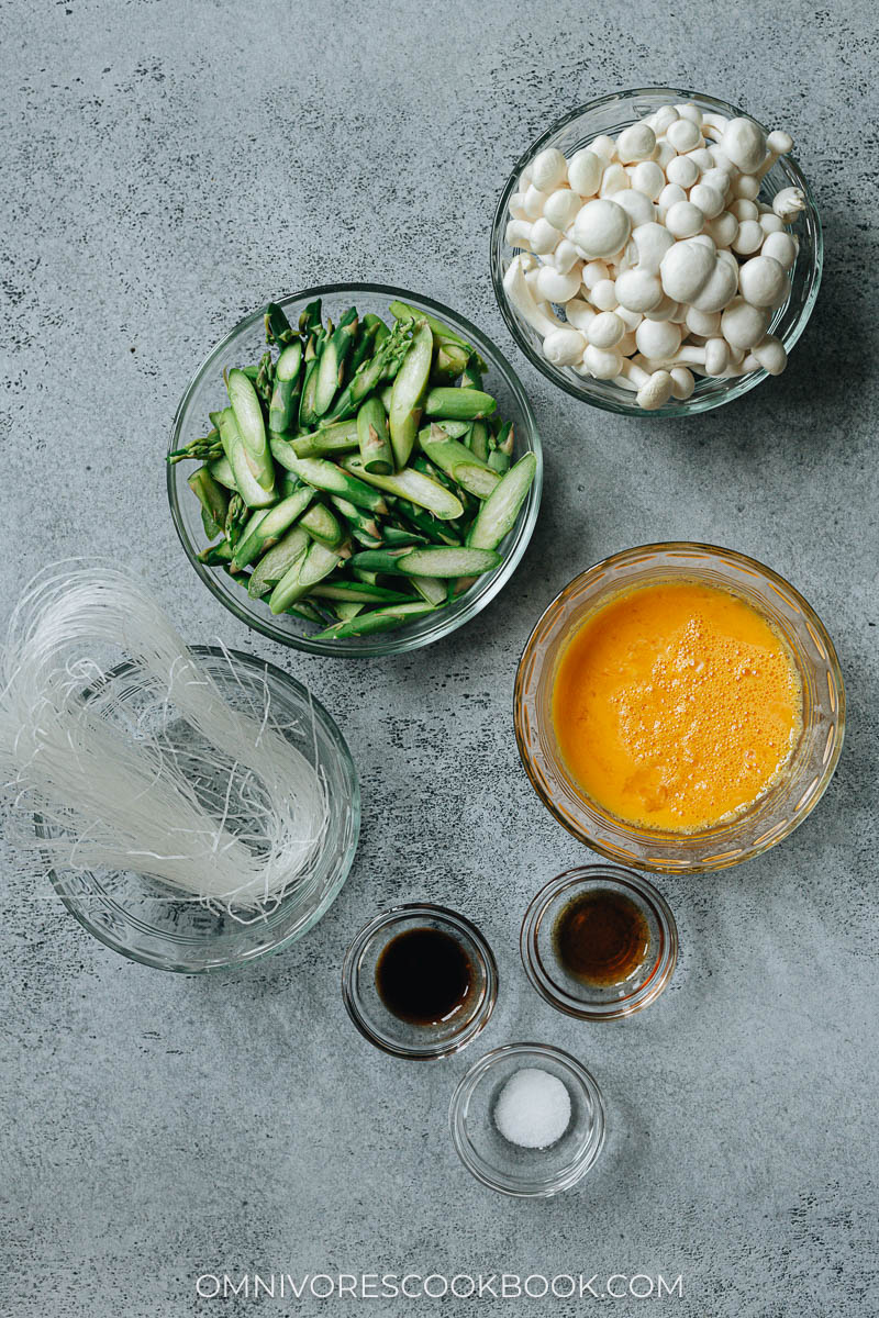 Ingredients for making Yunnan style asparagus salad
