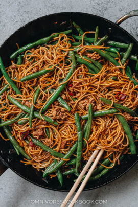 Soy Sauce Pan Fried Noodles (广式豉油皇炒面) - Omnivore's Cookbook