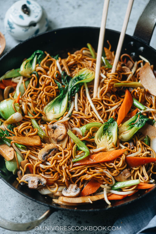 Vegetarian Chow Mein (素菜炒面) - Omnivore's Cookbook