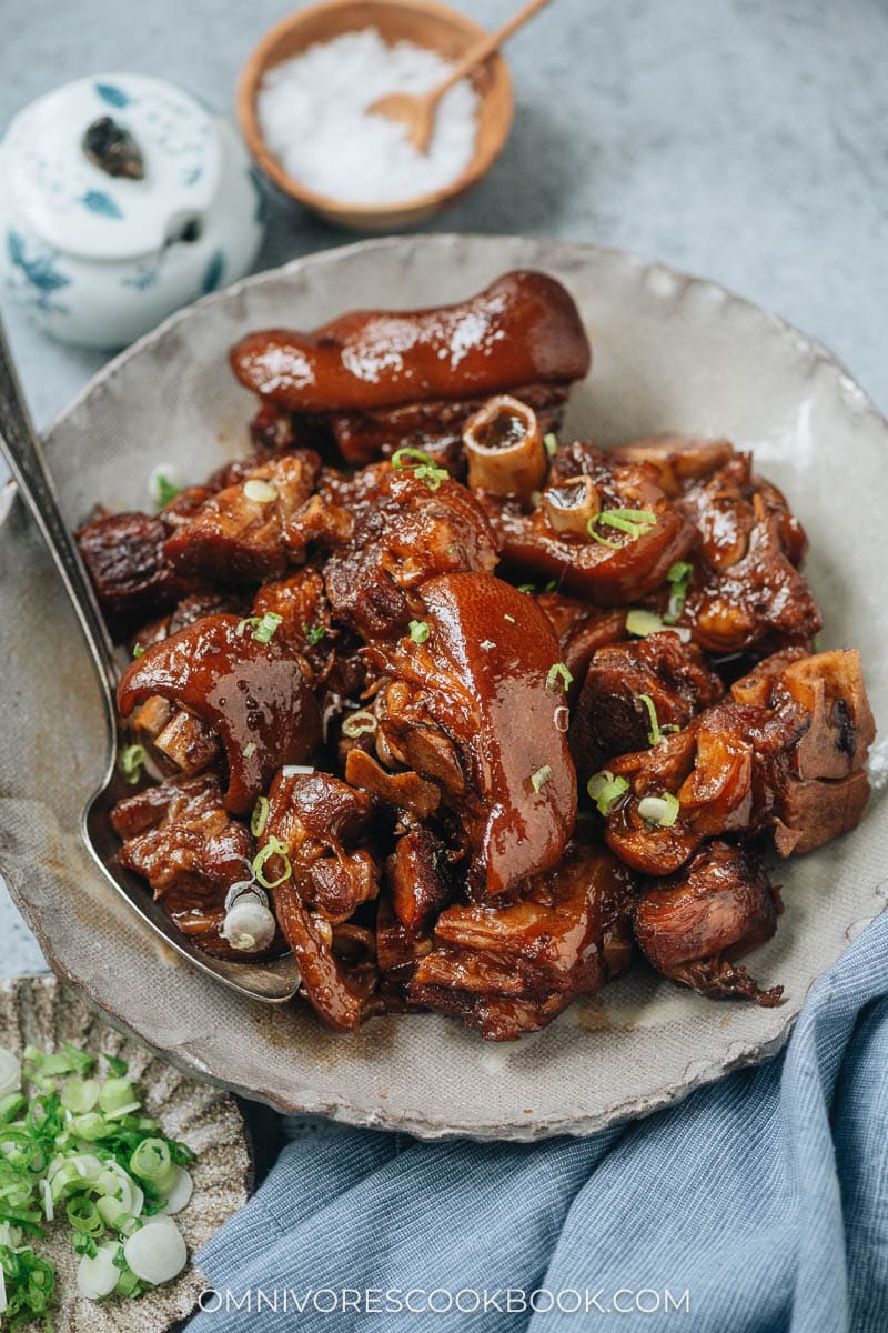 Chinese Braised Pork Trotters (红烧猪蹄) - Omnivore's Cookbook