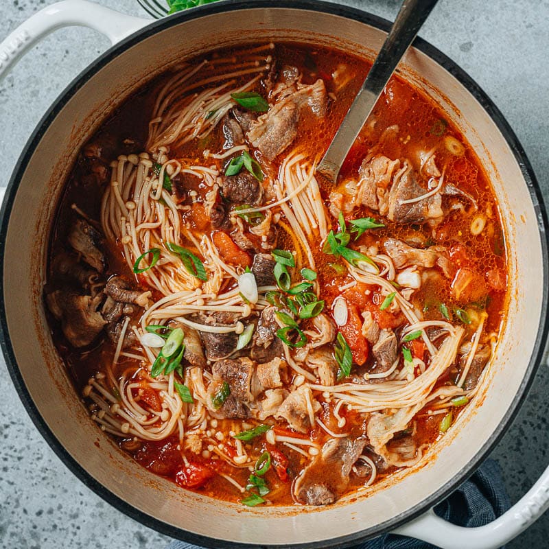 Chinese tomato beef soup (番茄肥牛汤)
