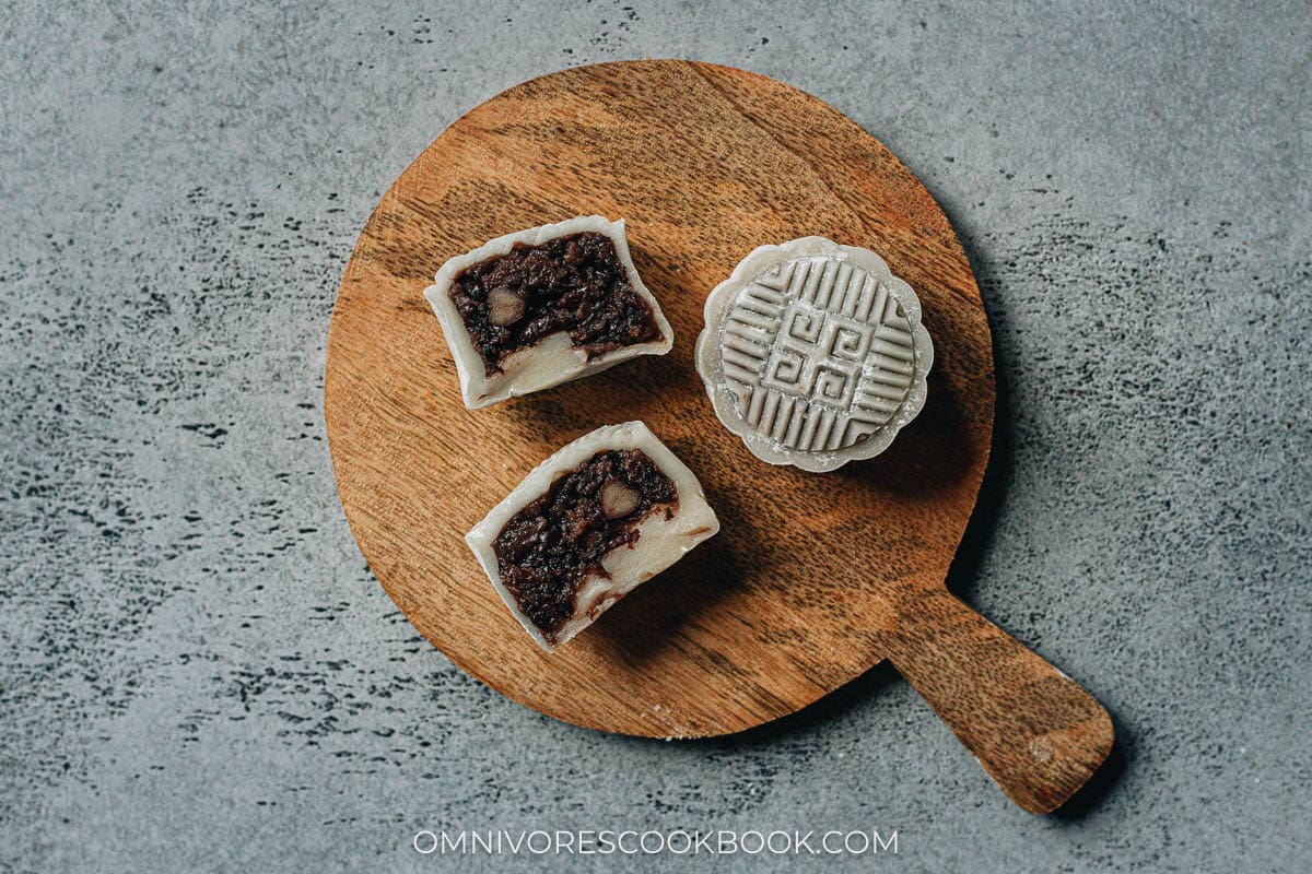Snow skin mooncake with red bean filling