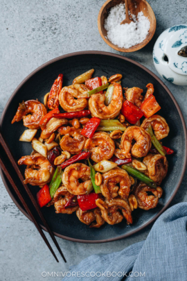 Kung pao shrimp with pepper served in a plate