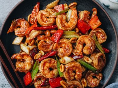 Kung pao shrimp with pepper served in a plate