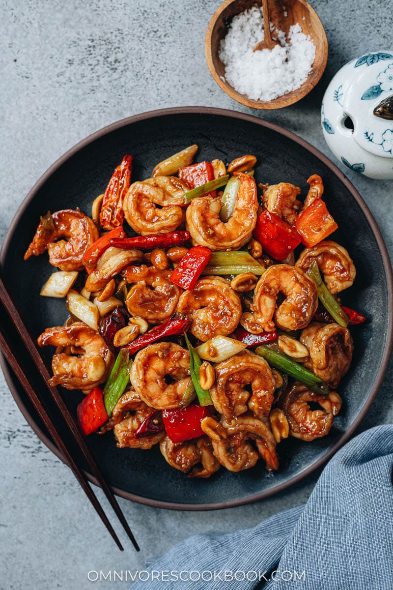 https://omnivorescookbook.com/wp-content/uploads/2023/10/230818_Kung-Pao-Shrimp_3.jpg