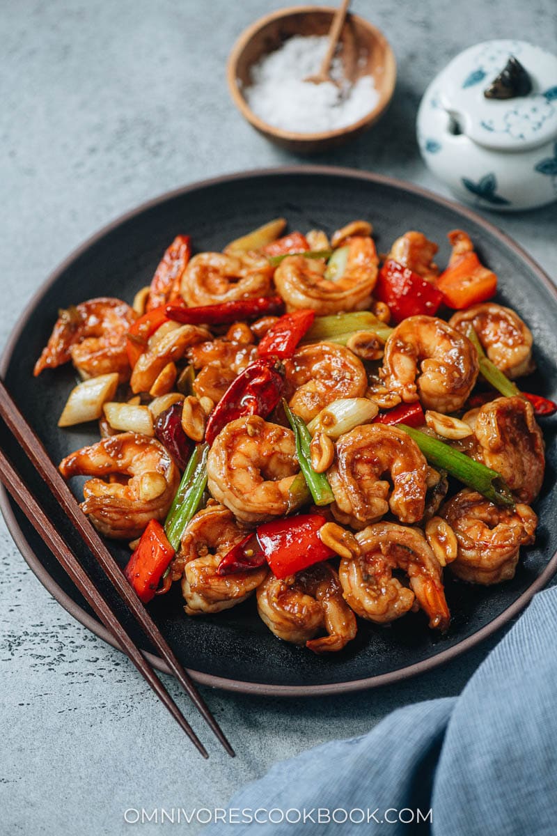 Gong bao xia ren served in a plate