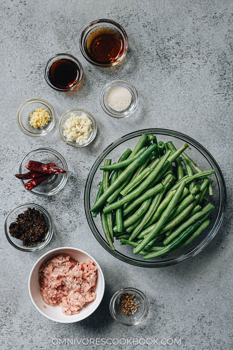 Ingredients for making Sichuan dry fried green beans
