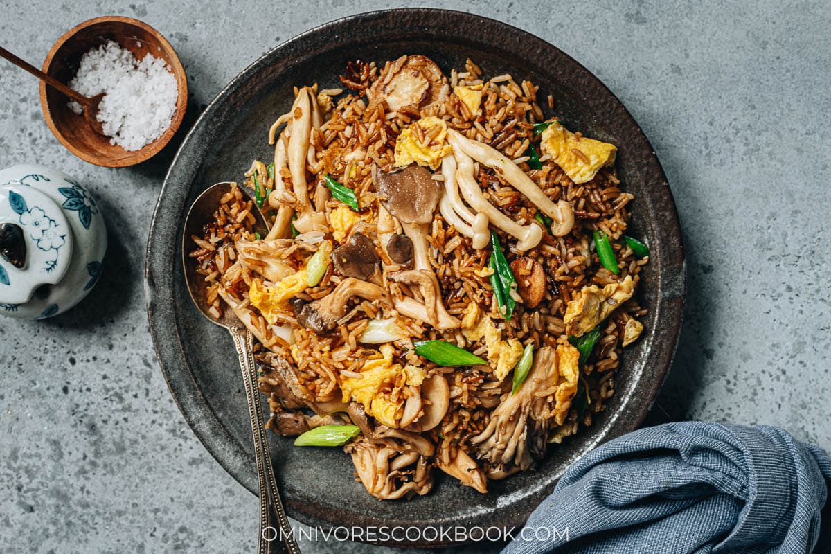 Mushroom Fried Rice (蘑菇炒饭)