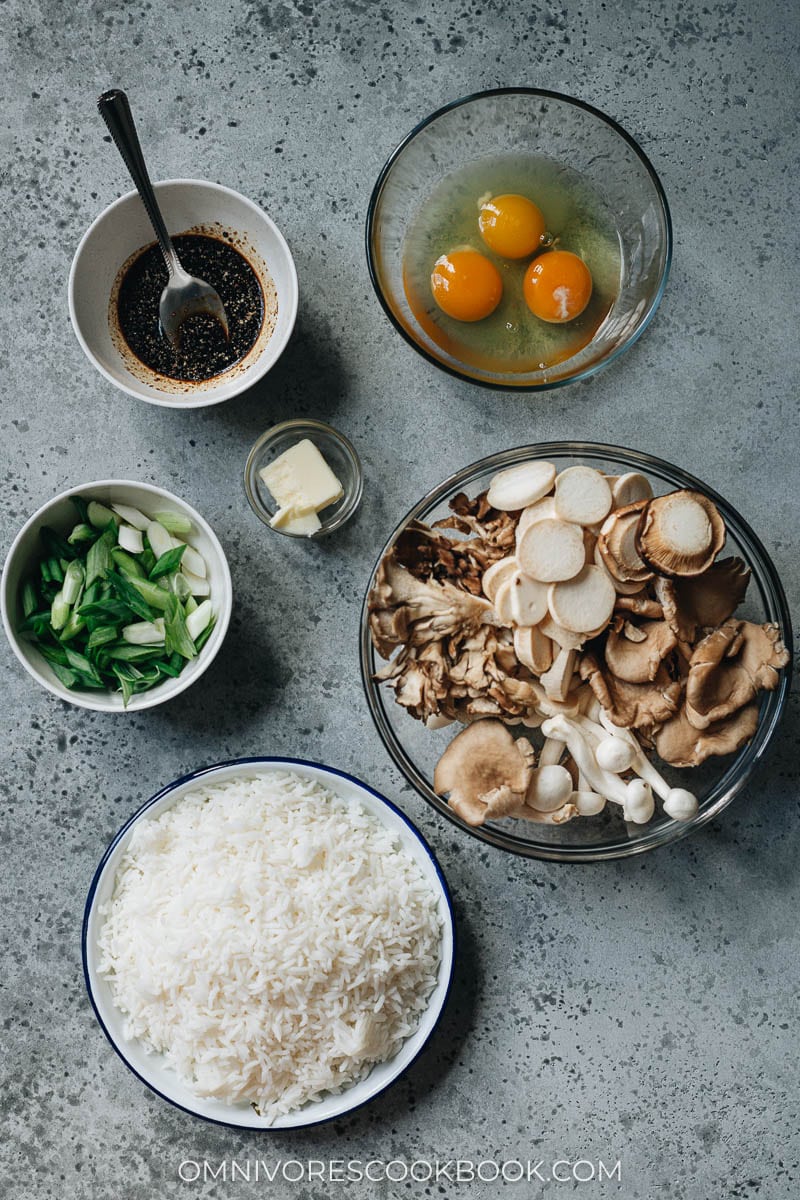 Ingredients for making mushroom fried rice