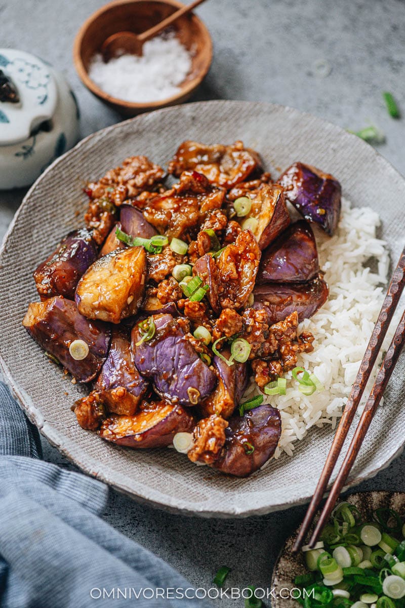 Yu Xiang Eggplant (鱼香茄子, Sichuan Eggplant Stir Fry) - Omnivores Cookbook