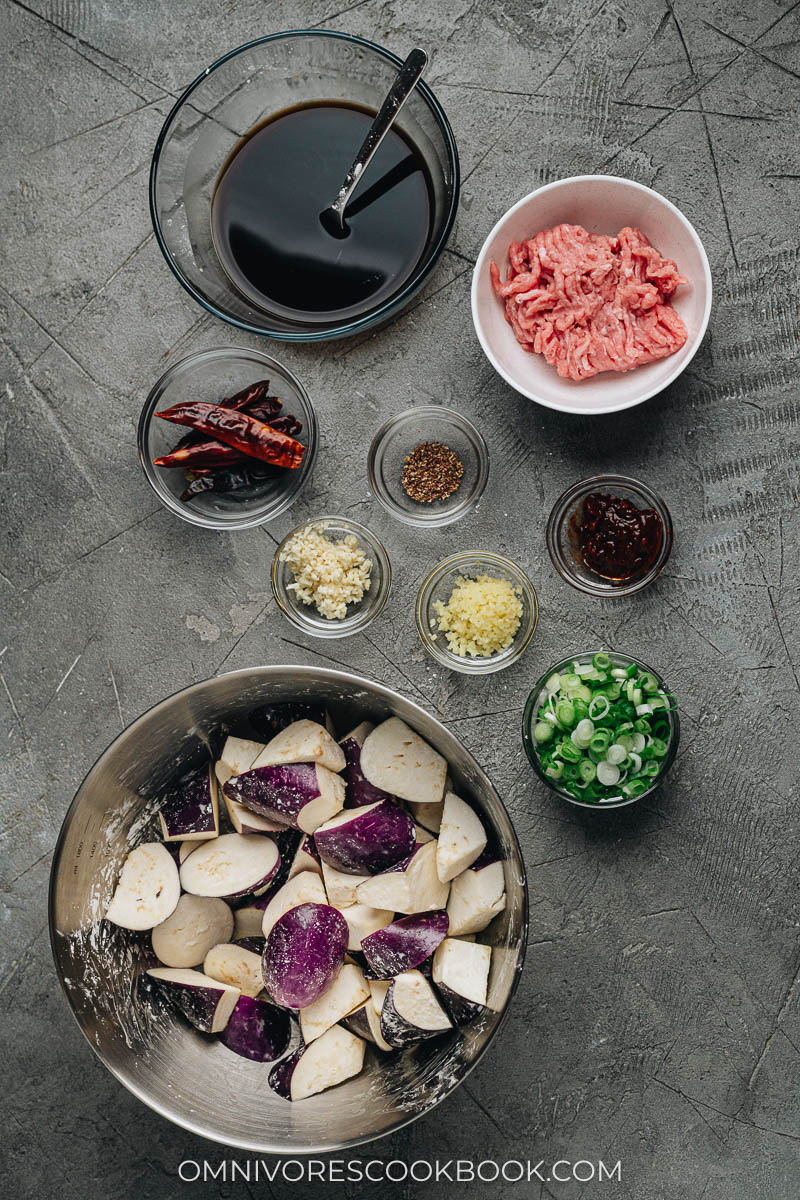 Ingredients for making yu xiang eggplant