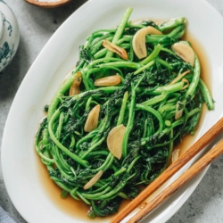 Watercress stir fry is a quick and easy side dish that is rich in flavor and full of nutrients. Take 10 minutes to make this dish and complete your dinner! {Vegetarian Adaptable, Gluten-Free Adaptable}