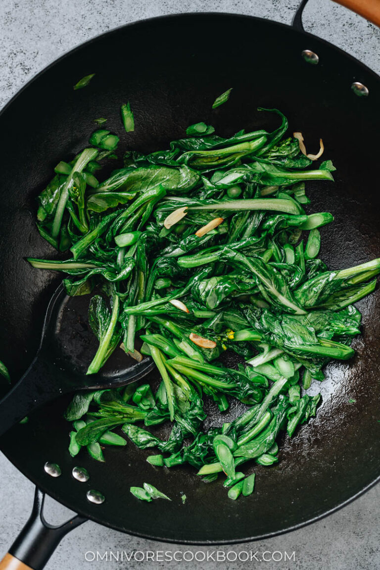 4-Ingredient Yu Choy Stir Fry (清炒菜心) - Omnivore's Cookbook