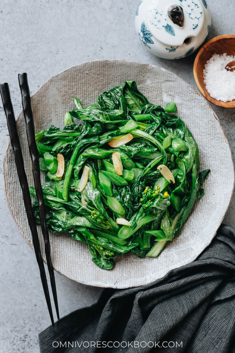 4-Ingredient Yu Choy Stir Fry (Stir-fried Choy Sum) - Asian Recipes