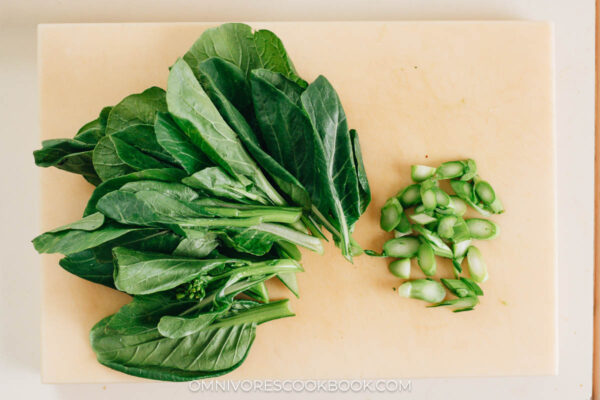 4-Ingredient Yu Choy Stir Fry (清炒菜心) - Omnivore's Cookbook