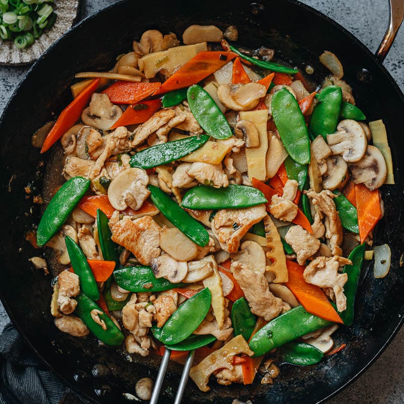 Moo Goo Gai Pan (蘑菇鸡片)
