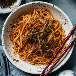 Scallion oil noodles is a simple and hearty dish with tender noodles mixed with super fragrant scallion oil, soy sauce and fried crispy green onions. It is a wonderful side dish that uses only 6 ingredients, and it’s satisfying enough to serve as a light meal by itself. {Vegan}