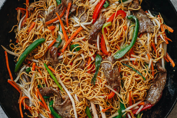 Homemade beef chow mein with peppers and onion