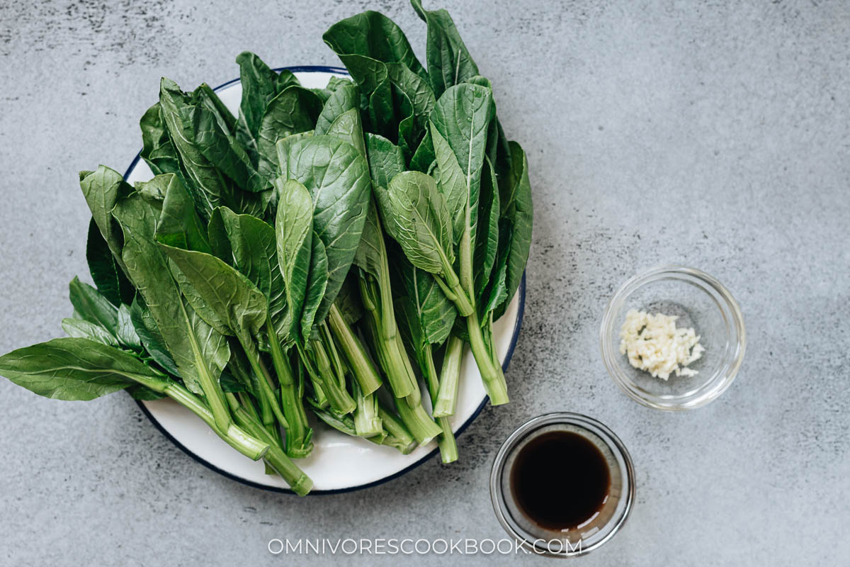 Ingredients for choy sum with garlic sauce