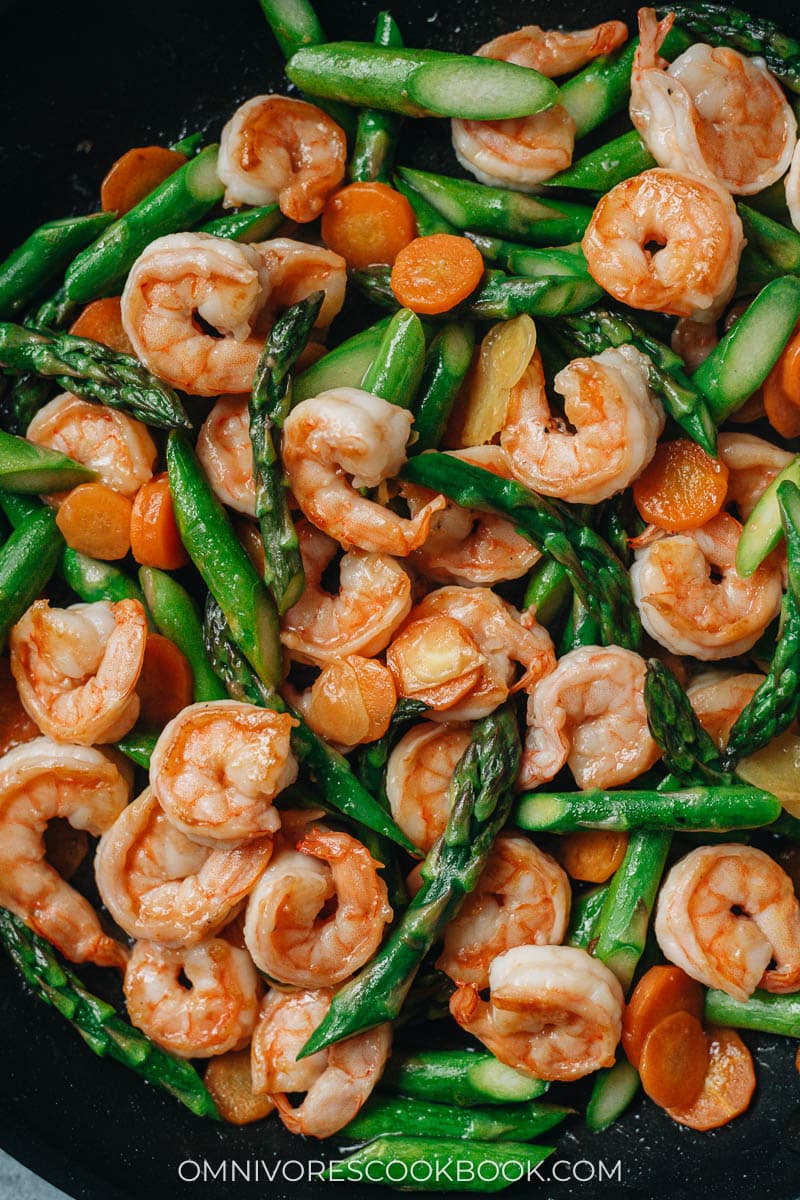 Shrimp and asparagus stir fry close up