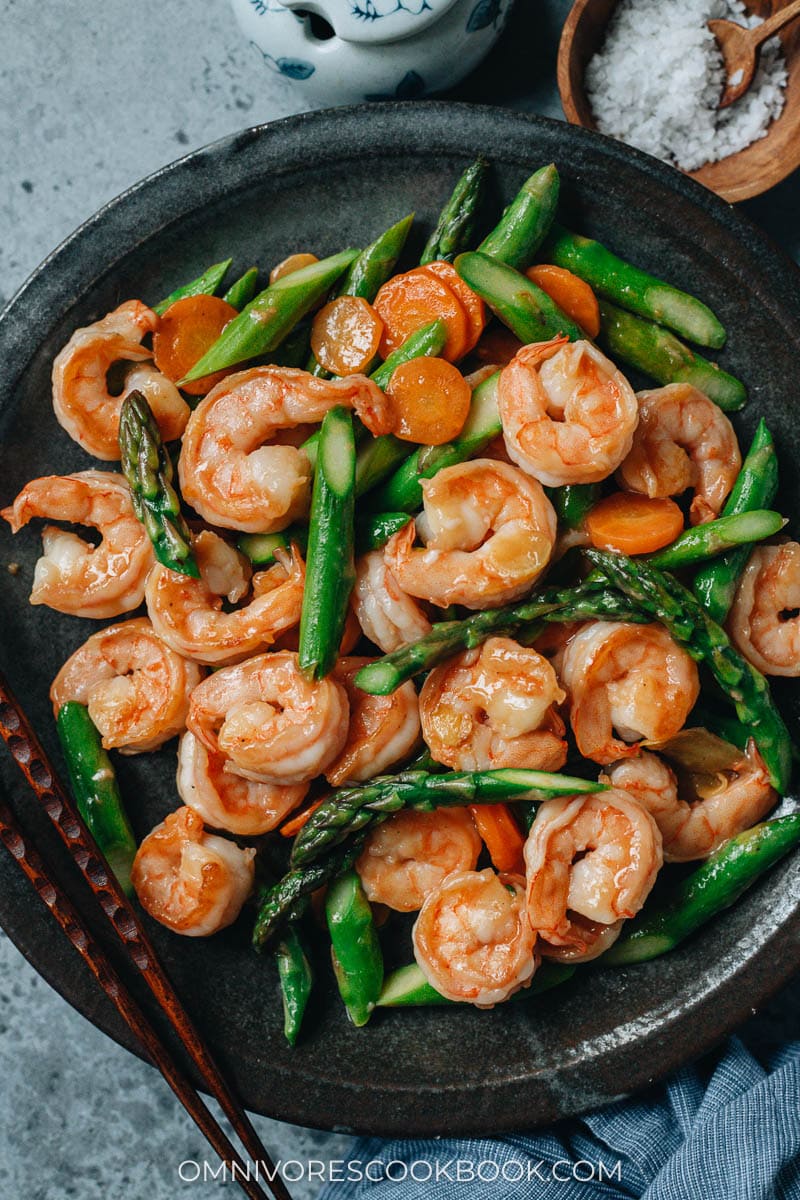 Homemade shrimp and asparagus served in a plate