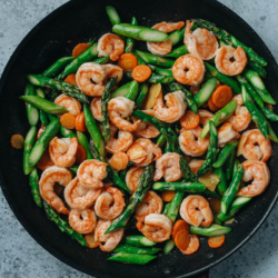 A quick and easy shrimp and asparagus stir fry featuring juicy shrimp and crisp asparagus brought together with a traditional Chinese white sauce and fragrant aromatics. It is perfect for dinner during a busy week.