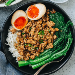 A Chinese-style ground chicken and rice bowl that is super easy to prepare and bursting with flavor. It is a cheat version of Taiwanese minced pork rice bowl (Lu Rou Fan), but much more practical to make for a weekday dinner. {Gluten-Free Adaptable}