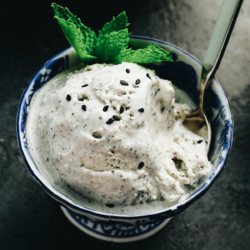 Nutty and creamy, this super addictive black sesame ice cream requires just 4 ingredients and 5 hours ‘til it’s ready. No ice cream machine needed! (Vegetarian)