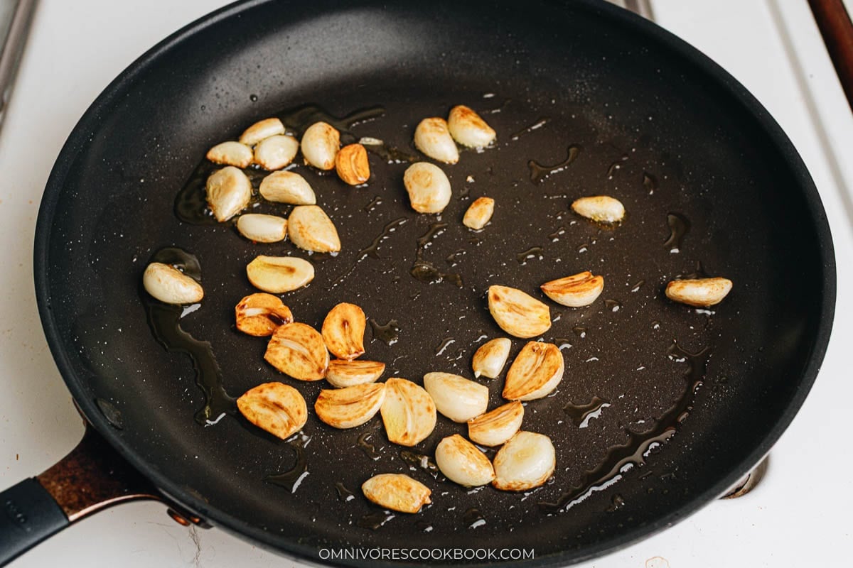 Pan frying garlic