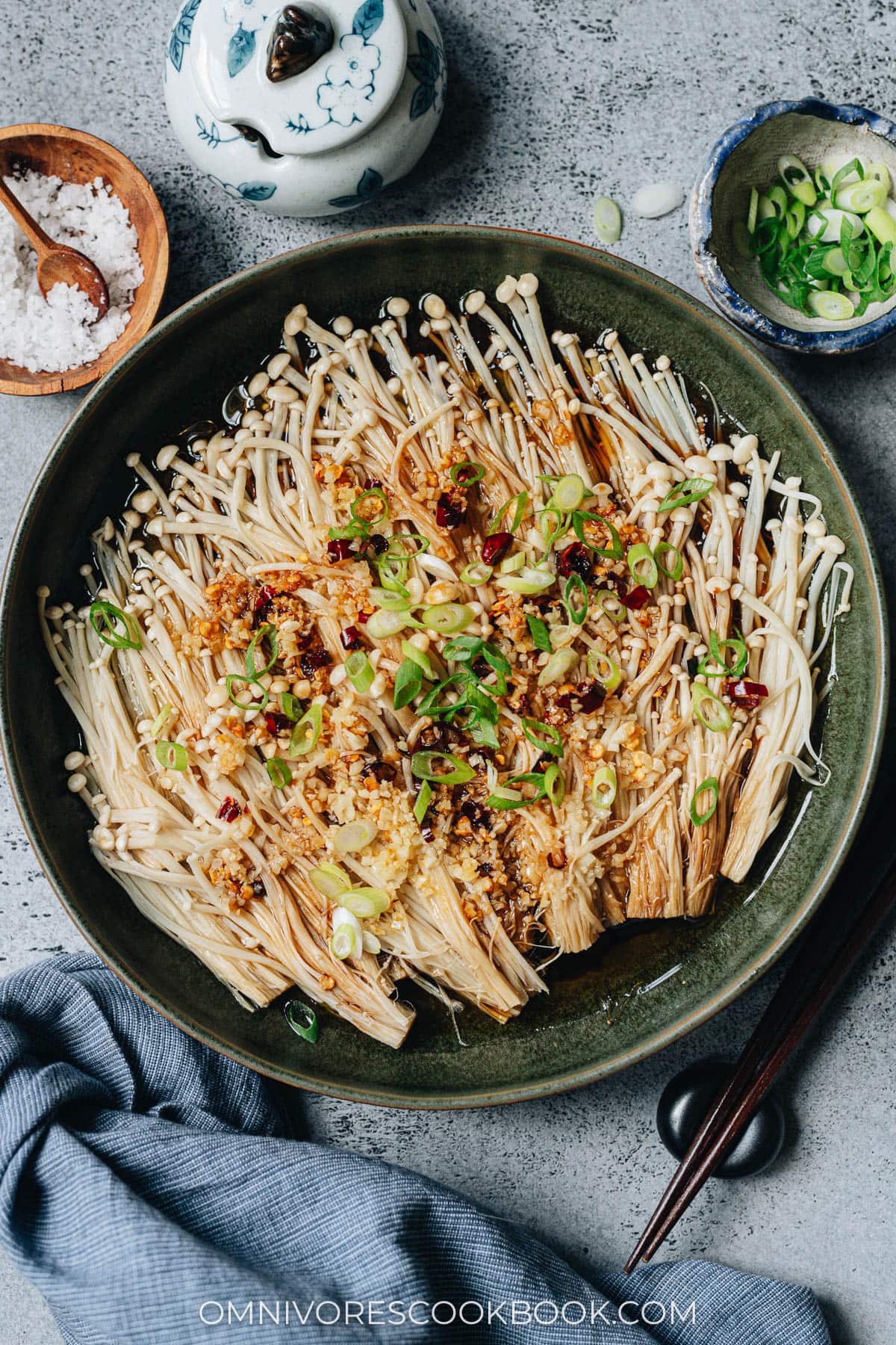 Steamed Enoki Mushrooms (蒜蓉金针菇)