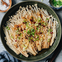 Looking for a quick and delicious way to prepare enoki mushrooms? Try this Chinese-style steamed enoki mushroom recipe. The mushrooms are cooked with fragrant garlic and green onion, then drizzled with soy sauce and sesame oil for a rich taste. It’s a perfect appetizer or side dish for your dinner.