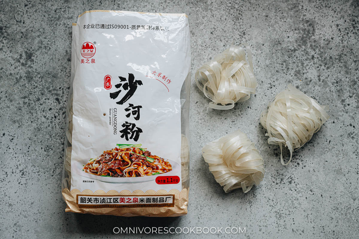 Dried Chinese rice noodles in package