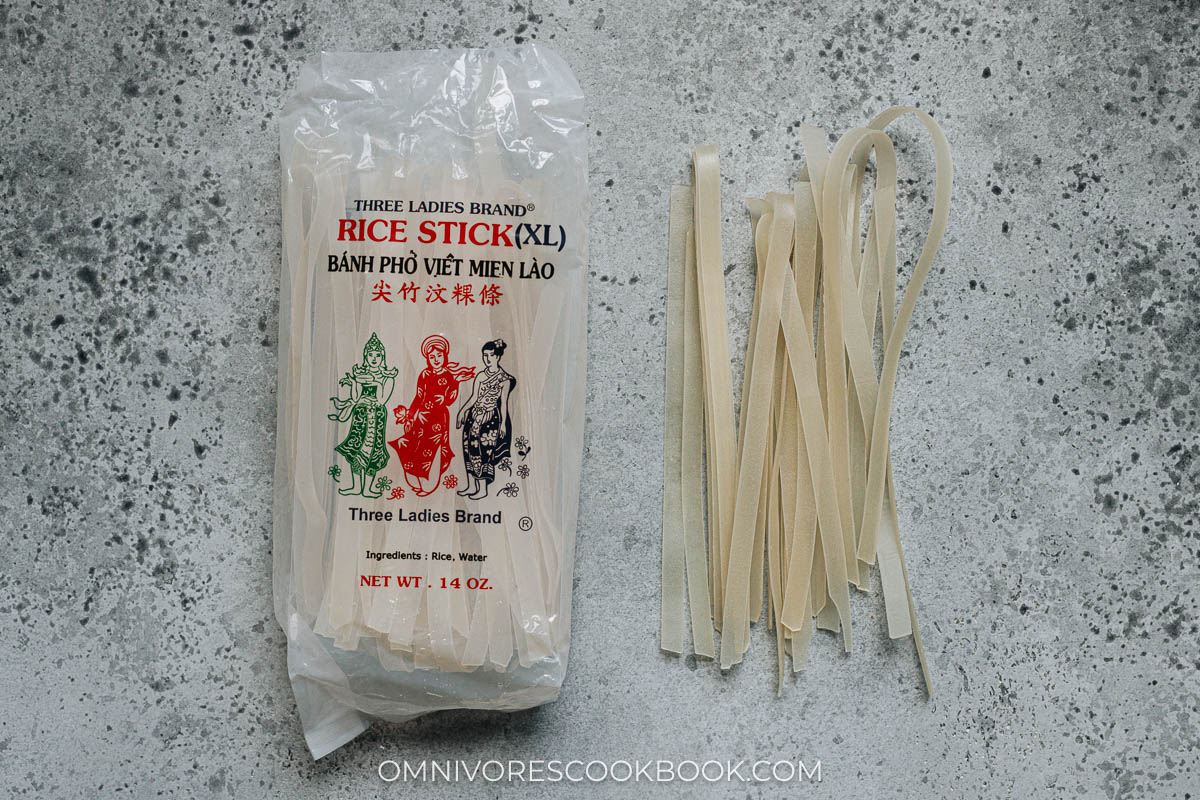 Dried Vietnamese rice noodles in package