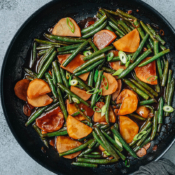 A northern Chinese style green bean and potato stew that is quick to make and bold in flavor. If you’re looking for a quick and hearty side dish, this one is definitely a keeper. {Vegetarian, Vegan}