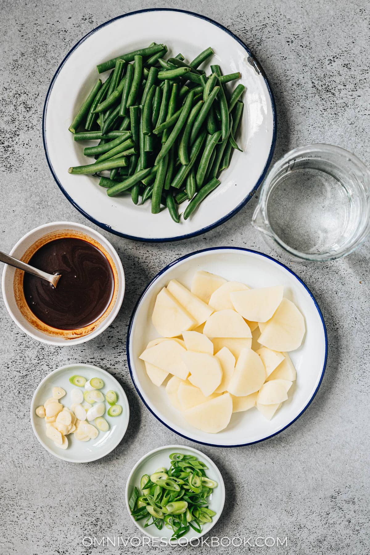 Ingredients for making green beans and potato stew