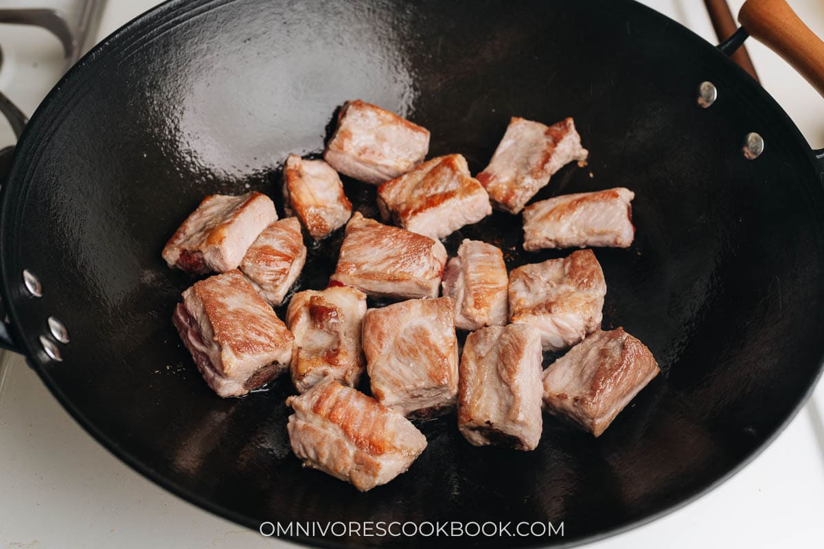 Browning pork ribs in the wok