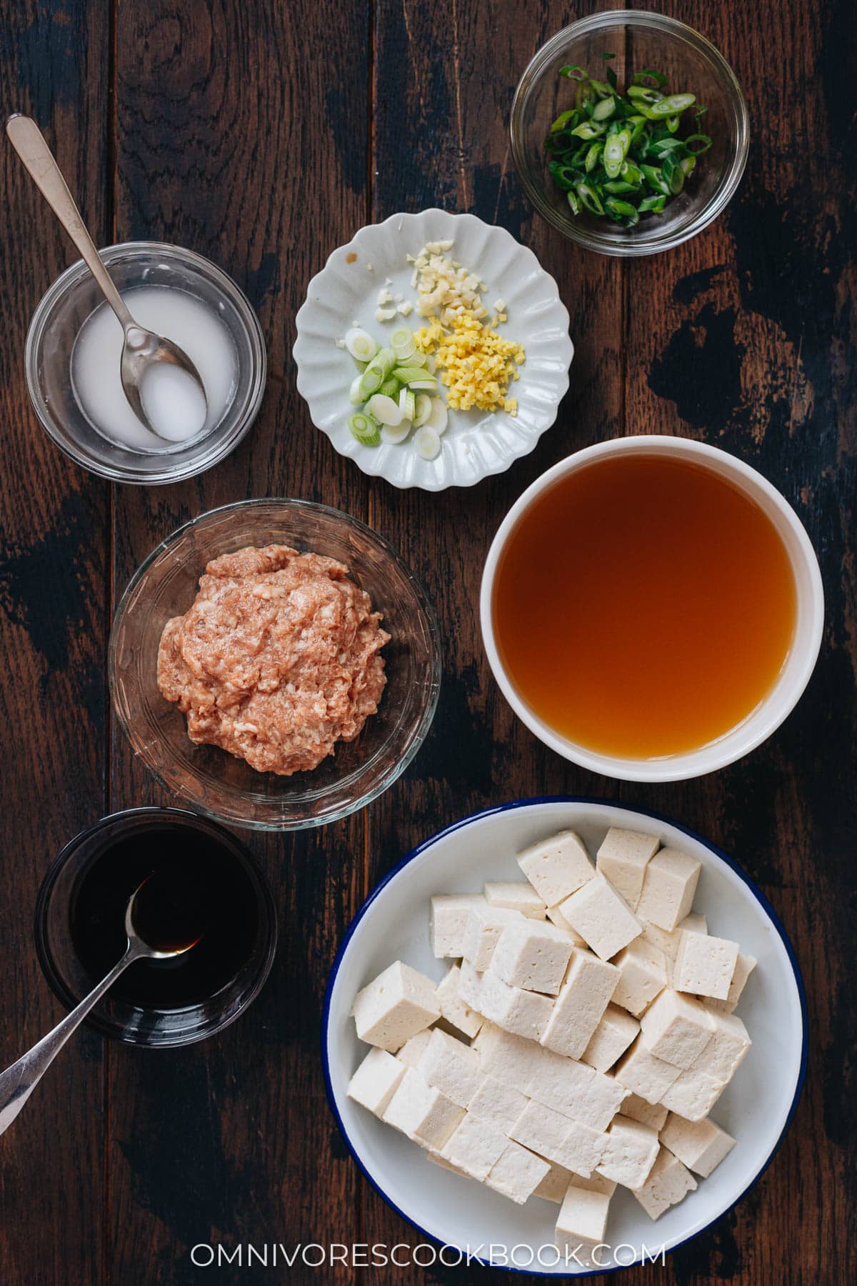 Ingredients for making tofu with minced pork