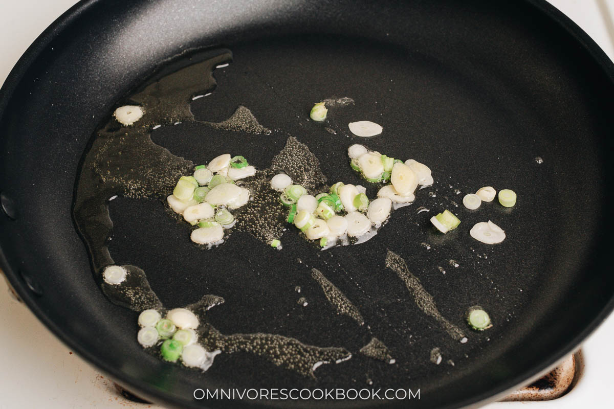 Stir fry green onion and garlic