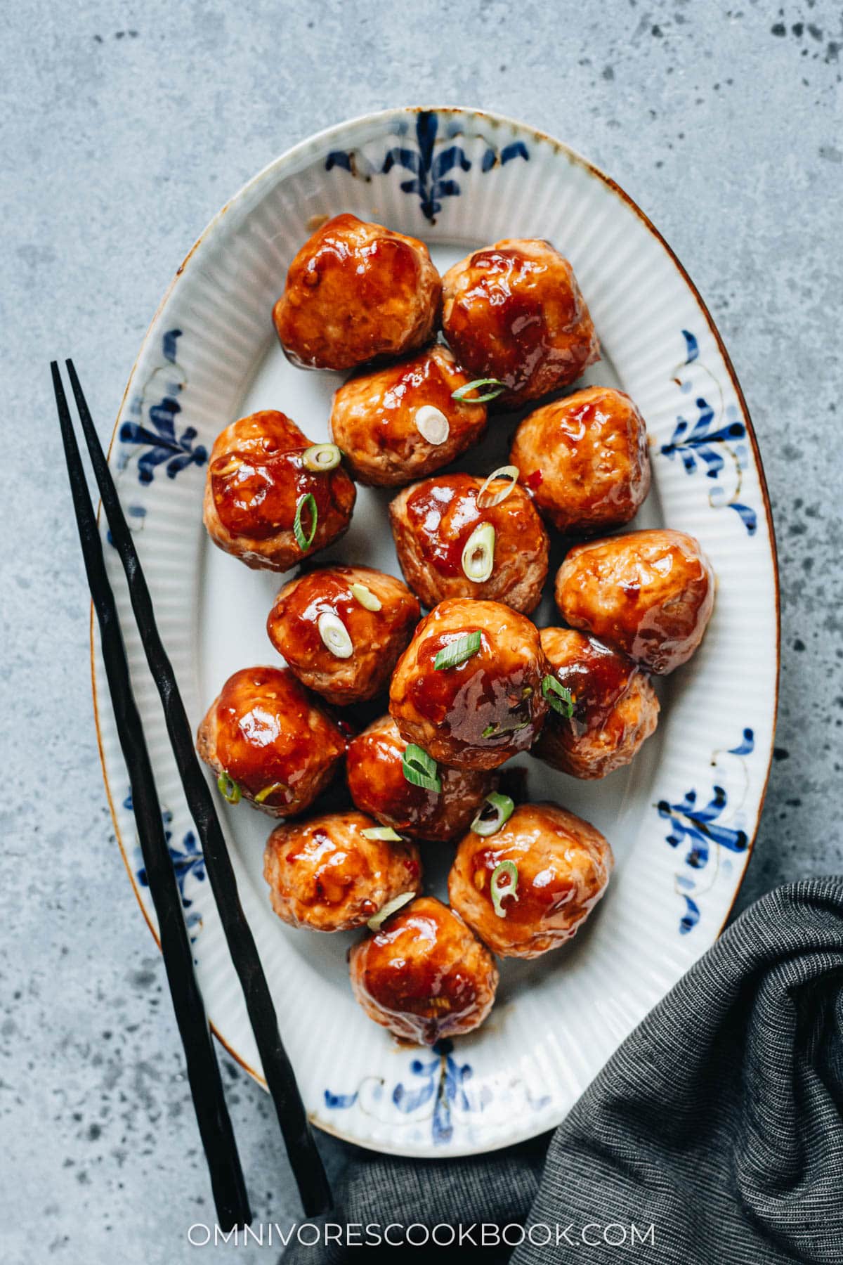 Asian turkey meatballs served in a plate