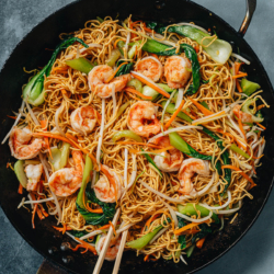 Craving some delicious shrimp chow mein but don’t want to order takeout? This recipe is perfect for a quick, homemade alternative that tastes just as good (if not better) than the restaurant version! It’s loaded with juicy shrimp, crisp veggies, and chewy noodles tossed in a savory sauce that’s easy to whip up in under 30 minutes.