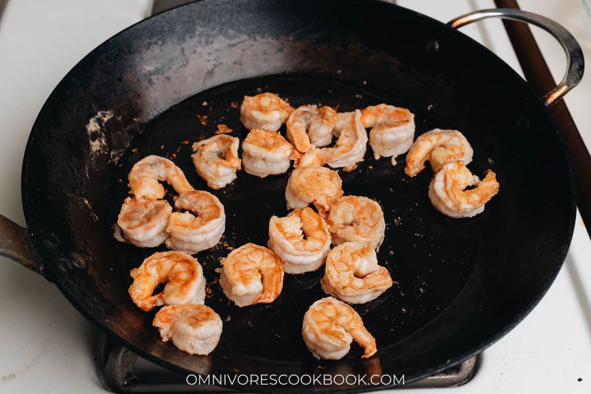 Pan frying shrimp