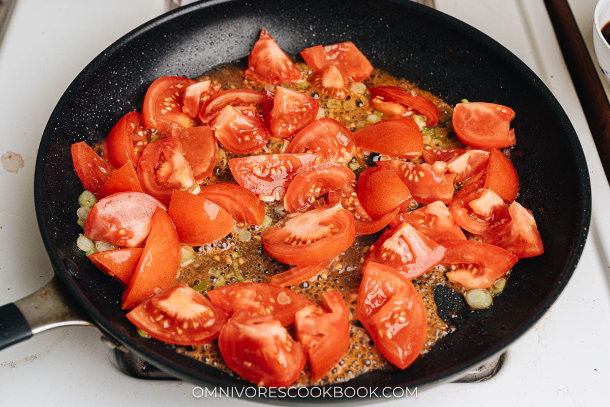 Cook the tomato