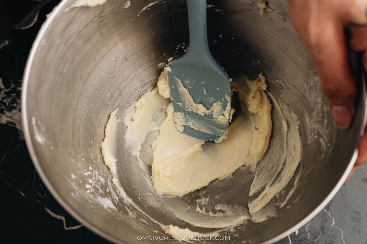 Mix sugar into cream cheese