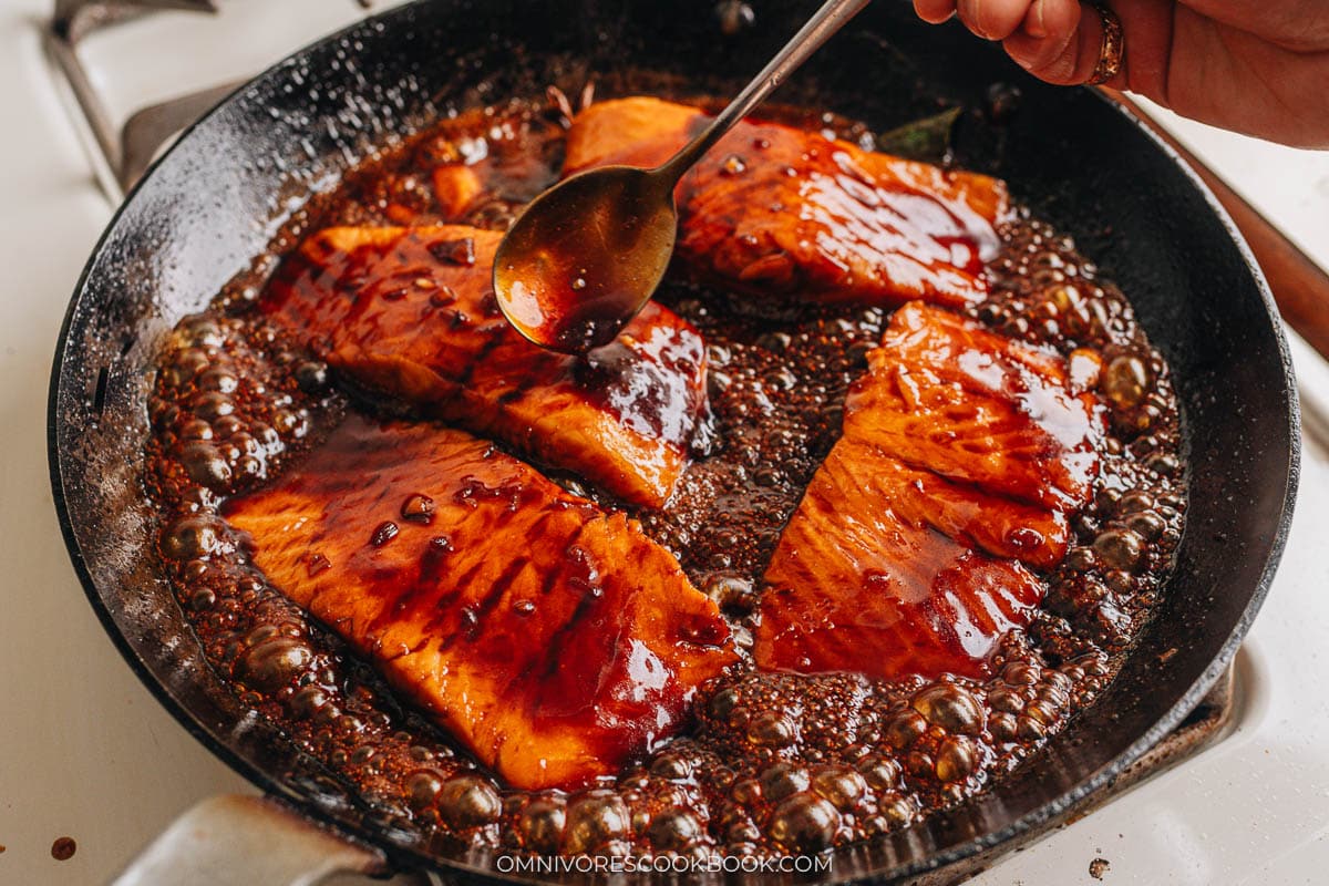 Glazing the salmon pieces