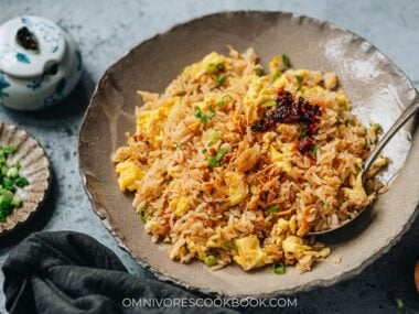 Chinese style garlic fried rice