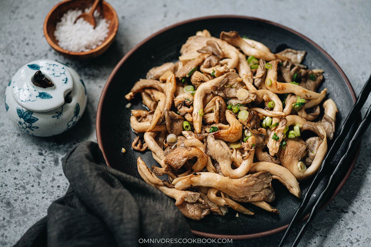 Oyster mushroom stir fry served in a plate