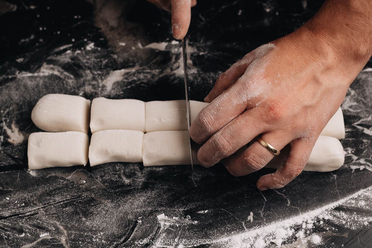 How to cut dough to shape sesame balls